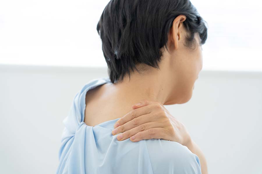 肩こりの女性
